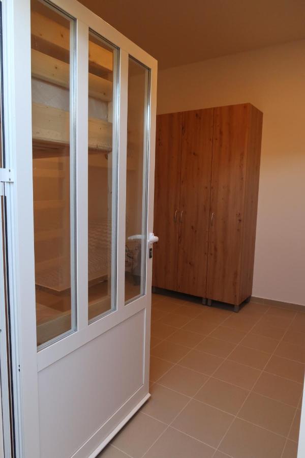 Вилла Robinson Olive Tree Huts Cara Экстерьер фото
